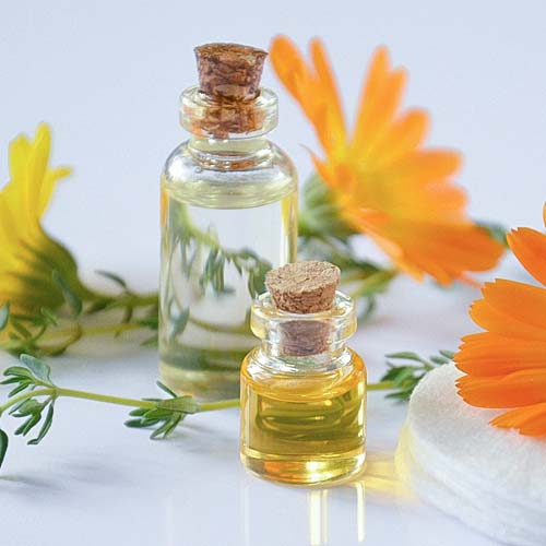 aromathérapie pot de crème composés aromatiques extraits de plantespharmacie Levée